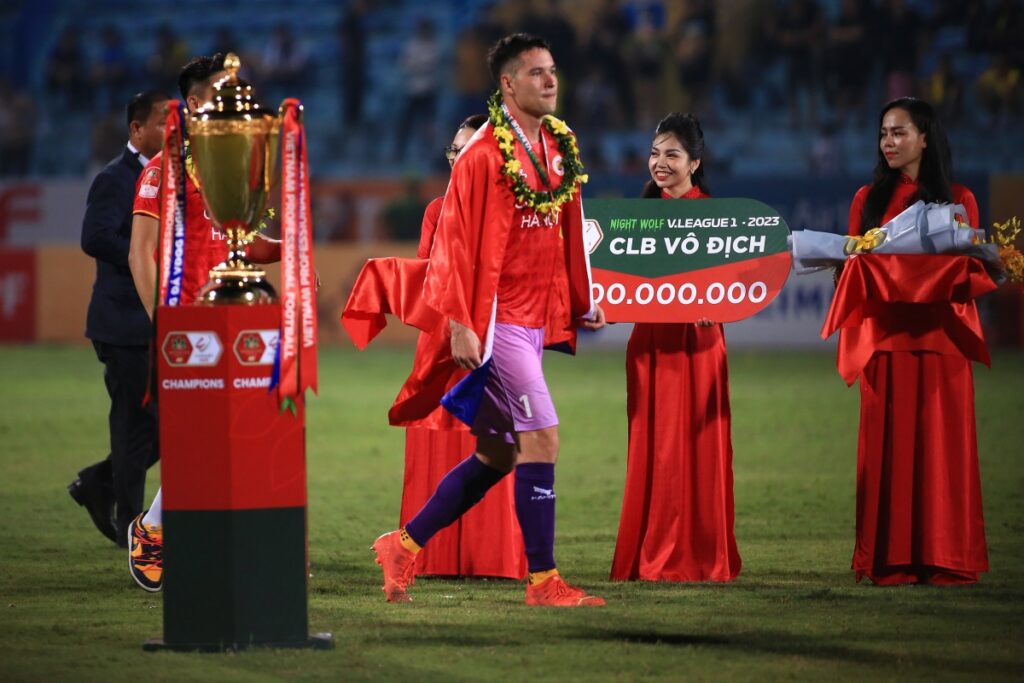 Fillip Nguyễn vô địch V-League ngay mùa đầu tiên cùng CAHN