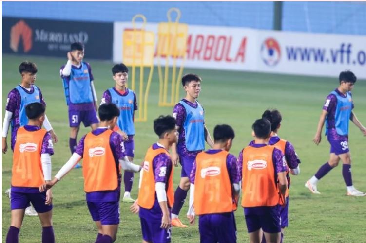 8 cầu thủ U23 Việt Nam lên tập cùng ĐT Việt Nam