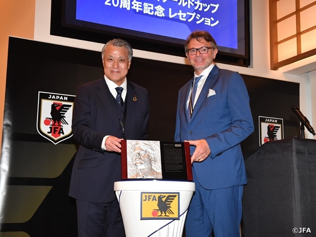 Năm 2020, HLV Troussier được vinh danh trong đại sảnh danh vọng của LĐBĐ Nhật Bản
